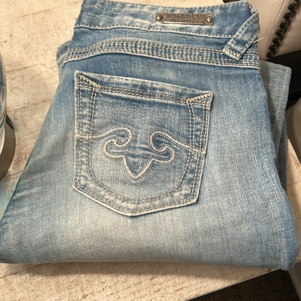 Women's low-rise, light blue jeans, size 6L, Barely Boot cut